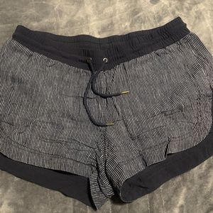 Athleta pull on shorts